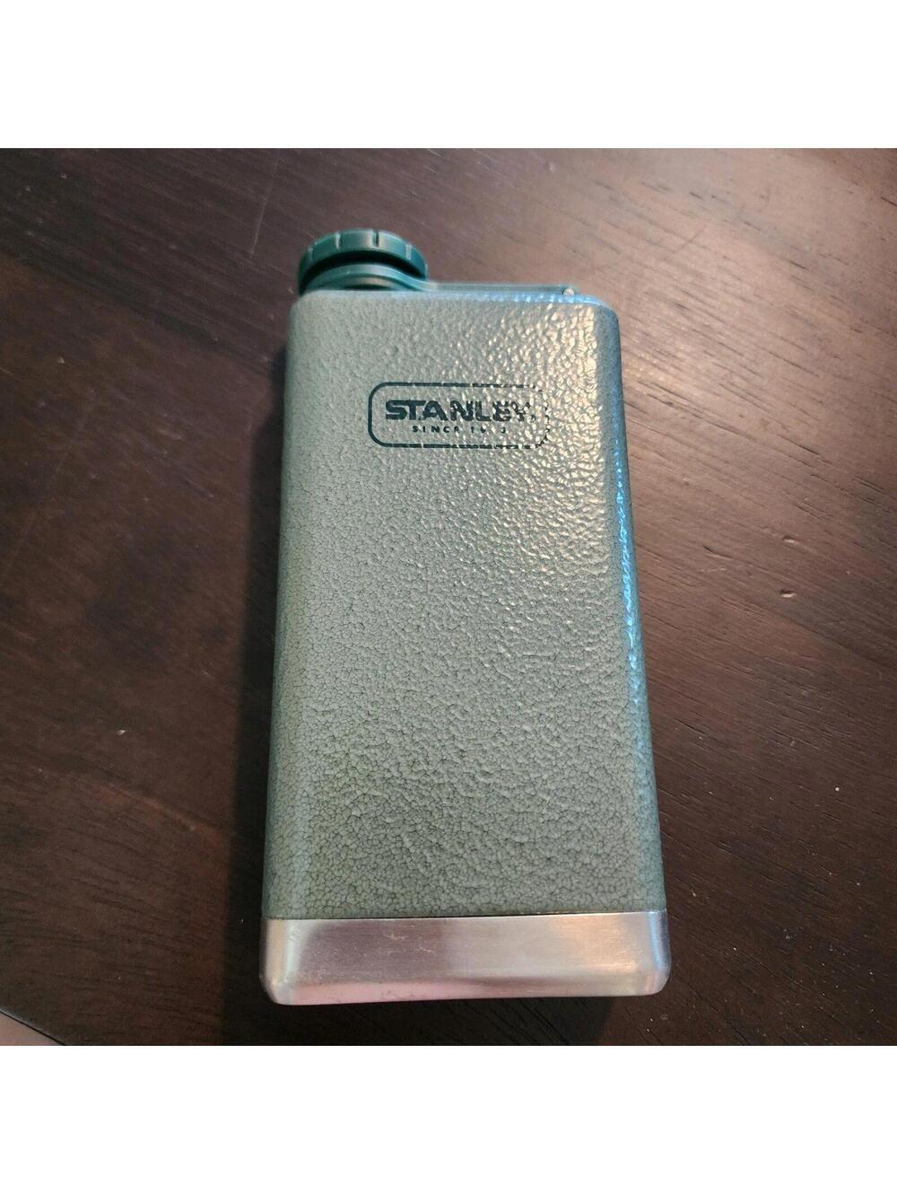 EUC clean Stanley Classic Flask 8 oz w/ Never-Lose Cap Stainless Steel Green